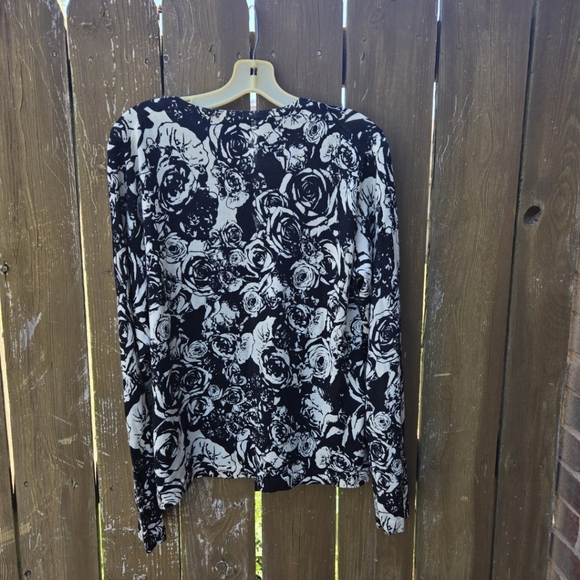 Lord and Taylor Roses Sweater - Picture 4 of 4